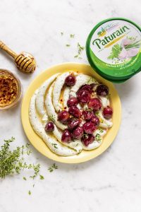 Paturain Borrelbord met Geroosterde Druiven, Tijm en Hot Honey