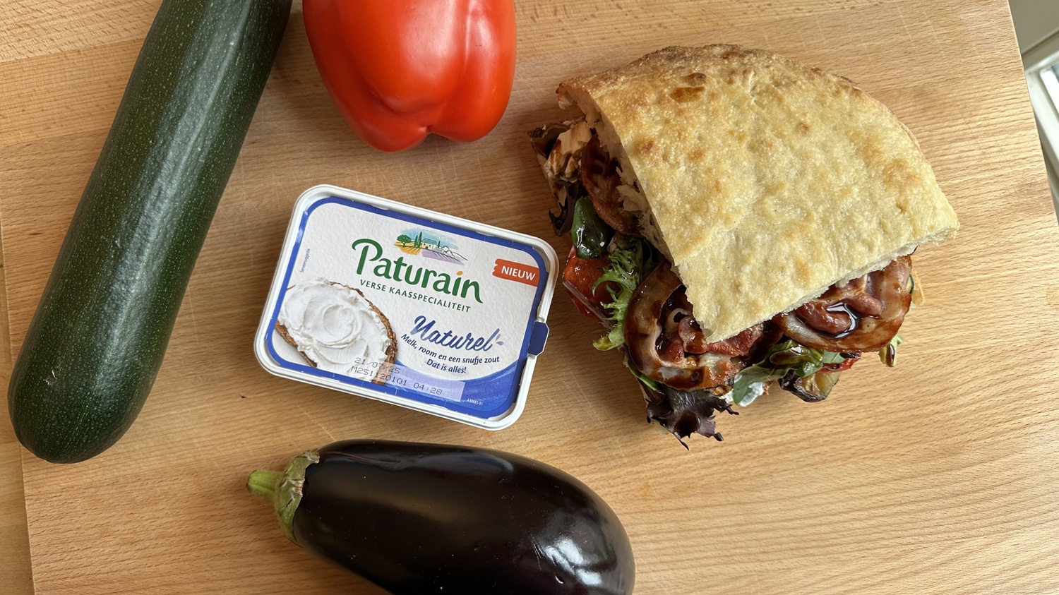 Schiacciata met gegrilde groenten en romige Paturain door @lisaoudijn